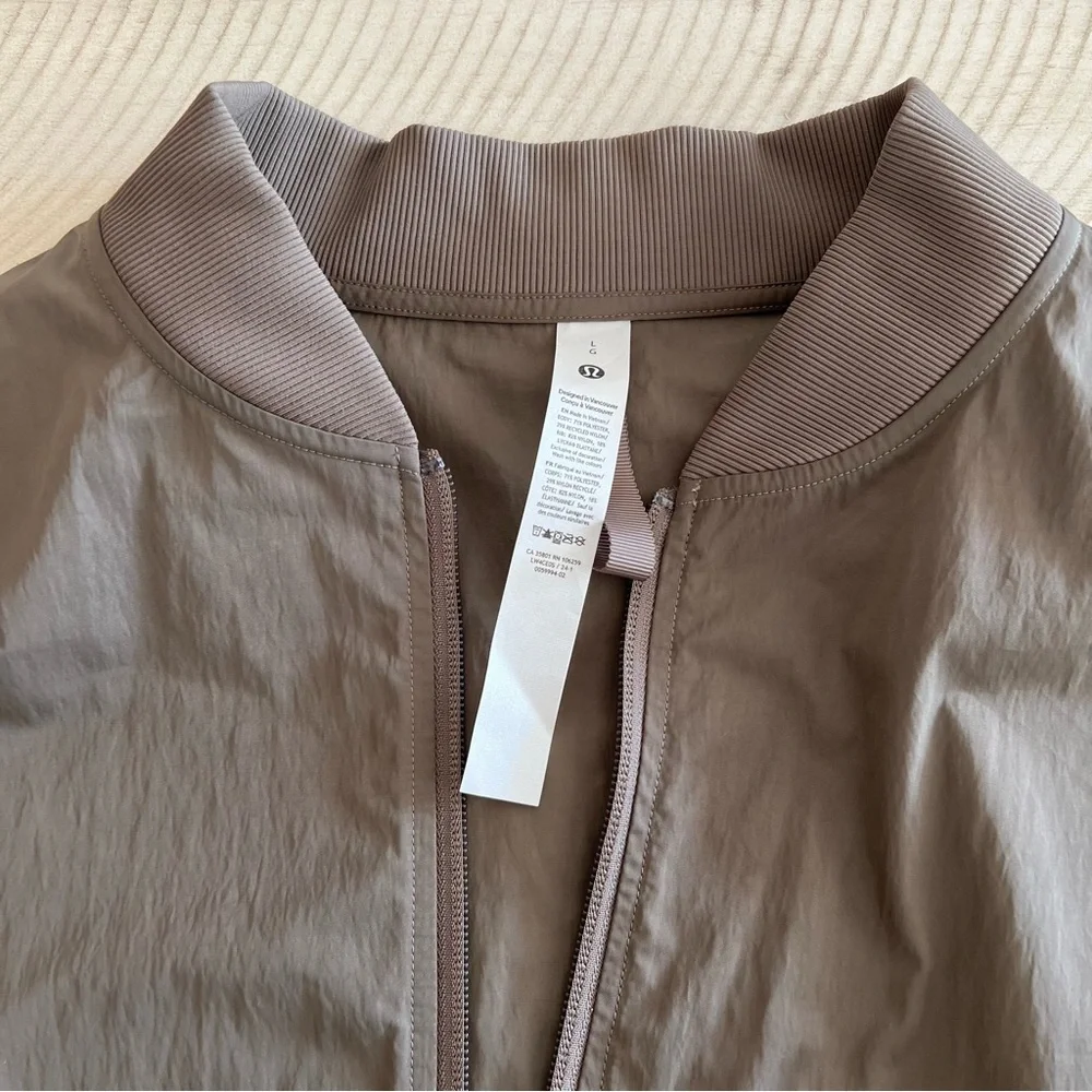 NEW lululemon Lightweight Hem-Cinch Bomber Jacket - Picture 9 of 10